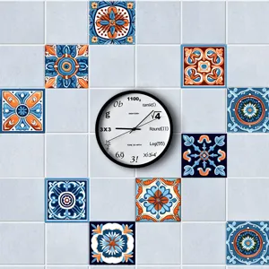 Marokkanischer Stil Fliesenwandaufkleber Szenendetail mit bunten geometrischen Mustern.