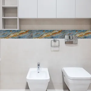 Adhesif carrelage marbre avec film cristal, decoration murale impermeable pour salle de bain.