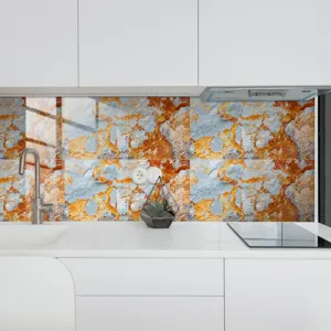 Vue detaillee de l'adhesif pour carrelage de cuisine texture marbre orange et gris.