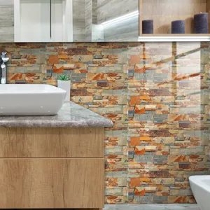 Autocollant de carrelage mural texturé marbre avec film cristal pour déco de salle de bain.
