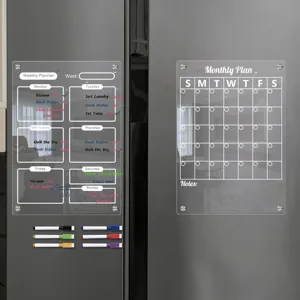 Transparente Acryl Magnettafel Detailansicht mit Wochenplaner und Monatsplaner für Küche.