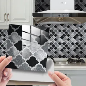 Détail de sticker de carrelage adhésif, motif lotus 3D avec film cristal pour la déco maison.