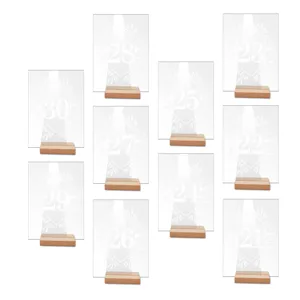 Números de mesa de acrílico transparente con base de madera, veintiuno a treinta.