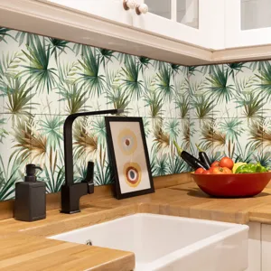 Adesivi per piastrelle con design a foglie di palma tropicali per decorazione casa.