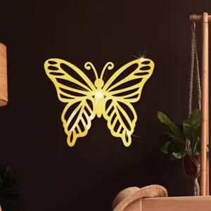 Gedetailleerd overzicht grote gouden acryl spiegel holle vlinder muursticker voor slaapkamer.