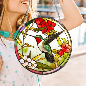 Kleurrijke glas-in-lood kolibri zonnevanger muurdecoratie voor thuis detailweergave.
