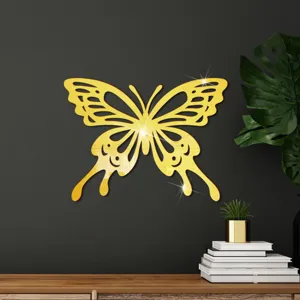 Gedetailleerd uitzicht gouden acryl holmeester vlinder spiegel muursticker, mooi decor.