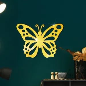 Gouden acryl spiegel holle vlinder muursticker, stijlvol interieur decoratie detail.