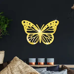 Gouden spiegel acryl uitgeholde vlinder muursticker gedetailleerd uitzicht voor thuis.
