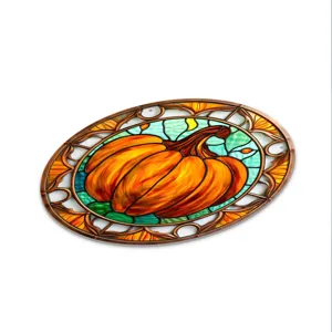 Dettaglio decorazione murale zucca in vetrata, targa ovale con cornice in rame.