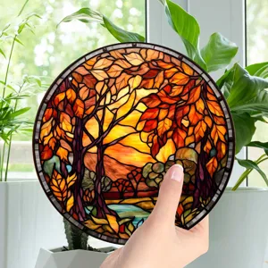 Runder Buntglas-Fensterbehang mit lebendiger Herbstwald-Landschaft und bunten Baumblättern.