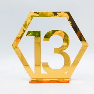Goldenes Acryl Tischnummer Schild Nummer 13, hexagonale Hochzeit Tischdeko Display Ständer.