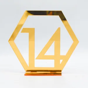 Goldene Spiegel Acryl Tischnummer 14 Detailansicht, elegante Hochzeitsdeko Sechseck.