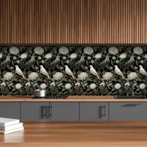 Vista dettagliata adesivo murale retrò con uccelli e fiori per decorazione cucina.