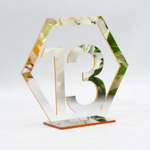 Sechseckiges verspiegeltes Acryl Tischnummer 13 Hochzeit Schild Tischdekoration Display.