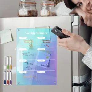 Tableau de planning hebdomadaire magnétique en acrylique pour réfrigérateur avec stylos.