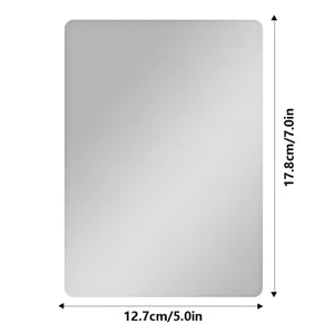 Vista detallada del espejo de casquillo acrílico rectangular con dimensiones claras y superficie.