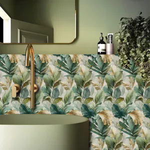 Dettaglio adesivo per piastrelle con foglie, decorazione murale con piante verde per bagno.