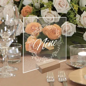 Cartel de número de mesa de boda de acrílico transparente con base de madera elegante