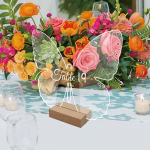 Numero de mesa de boda de acrilico transparente con forma de mariposa y base de madera