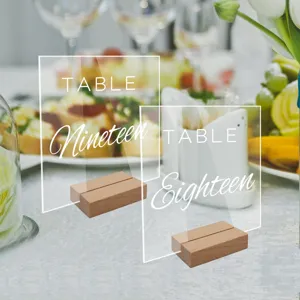 Números de mesa de boda de acrílico transparente con base de madera, ideal para eventos.