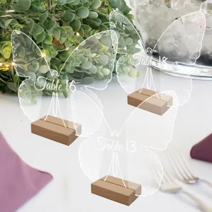 Números de mesa de mariposa de acrílico transparente con base de madera para bodas.