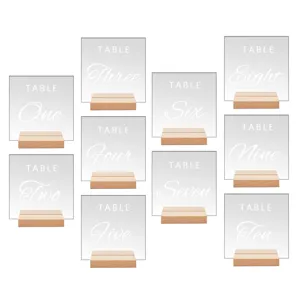 Numeros de mesa de acrilico transparente con base de madera, perfectos para bodas.