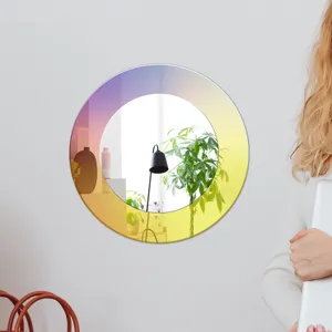 Sticker miroir mural en acrylique iridescent, dégradé coloré détail décoration intérieure.