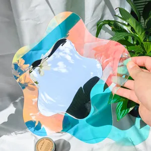 Miroir mural en acrylique iridescent à double couche ondulée pour décoration intérieure.