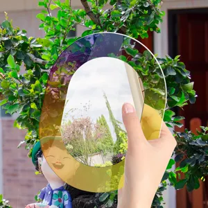 Adhesif mural miroir acrylique colore, double couche irreguliere decoration interieure detail.