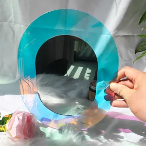 Miroir mural en acrylique irisé, design double couche irrégulier avec de beaux détails.