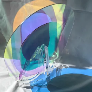 Support de présentation miroir en acrylique iridescent pour décoration avec beaux reflets.
