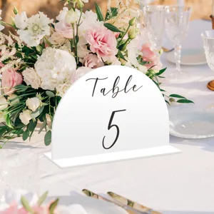 Letrero de numero de mesa de acrilico en arco para decoracion de escritorio de boda