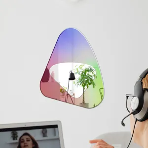 Vue détaillée de l'autocollant mural en acrylique iridescent avec effet de dégradé.