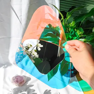 Autocollant mural miroir décoratif en acrylique à dégradé irrégulier pour la décoration intérieure.