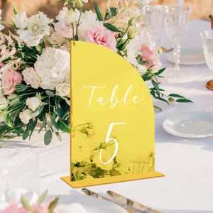 Letrero de número de mesa de acrílico arqueado amarillo decoración de boda soporte