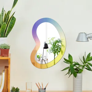 Détail du miroir mural acrylique irisé montrant la forme irrégulière et le dégradé.