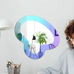 Vue détaillée du miroir mural en acrylique iridescent avec un design de dégradé unique.
