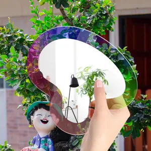 Miroir décoratif en acrylique irisé autocollant mural irrégulier pour la décoration.