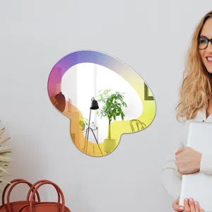 Sticker mural miroir acrylique dégradé irrégulier, détail déco maison moderne et élégant.