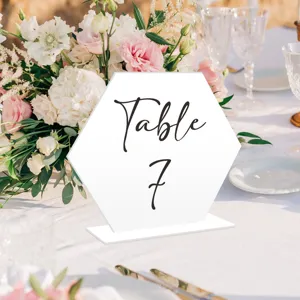 Tarjeta de número de mesa de acrílico hexagonal con base para decoración de bodas.