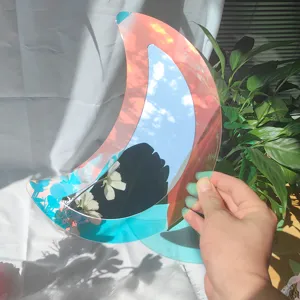 Autocollant miroir croissant lune acrylique iridescent, detail deco murale holographique.