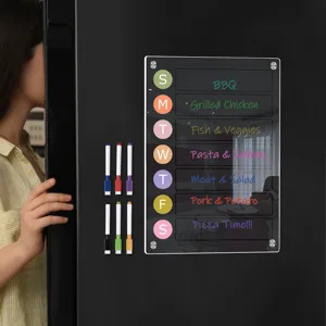 Transparente Acryl Magnet Wochenkalender Kühlschranktafel Detailansicht mit bunten Markern.