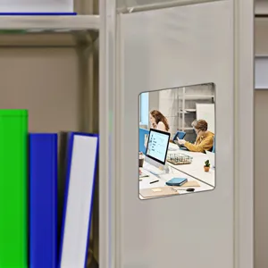 Espejo magnético para taquilla de acrílico vista detallada con reflejo claro para escuela o gimnasio.