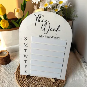 Vue détaillée du tableau de menu planificateur hebdomadaire en bois avec décor floral.