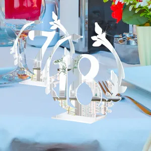 Numéro de table de mariage en acrylique miroir 7 et 18, support de déco florale élégant.