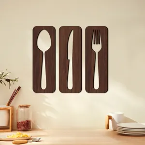 Vue détaillée des panneaux de décoration murale en bois 3D couverts couteau cuillère.