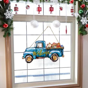 Dettaglio cartello appeso in legno camion blu di Natale, decorazione porta vintage casa.