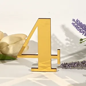 Gouden spiegel acryl nummer 4 decoratieve tafelbord, perfect voor feest en huisdecoratie.