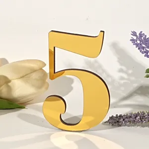 Gouden acryl spiegel 3D nummer 5 decoratief bord voor huiswand en bureaudecoratie.